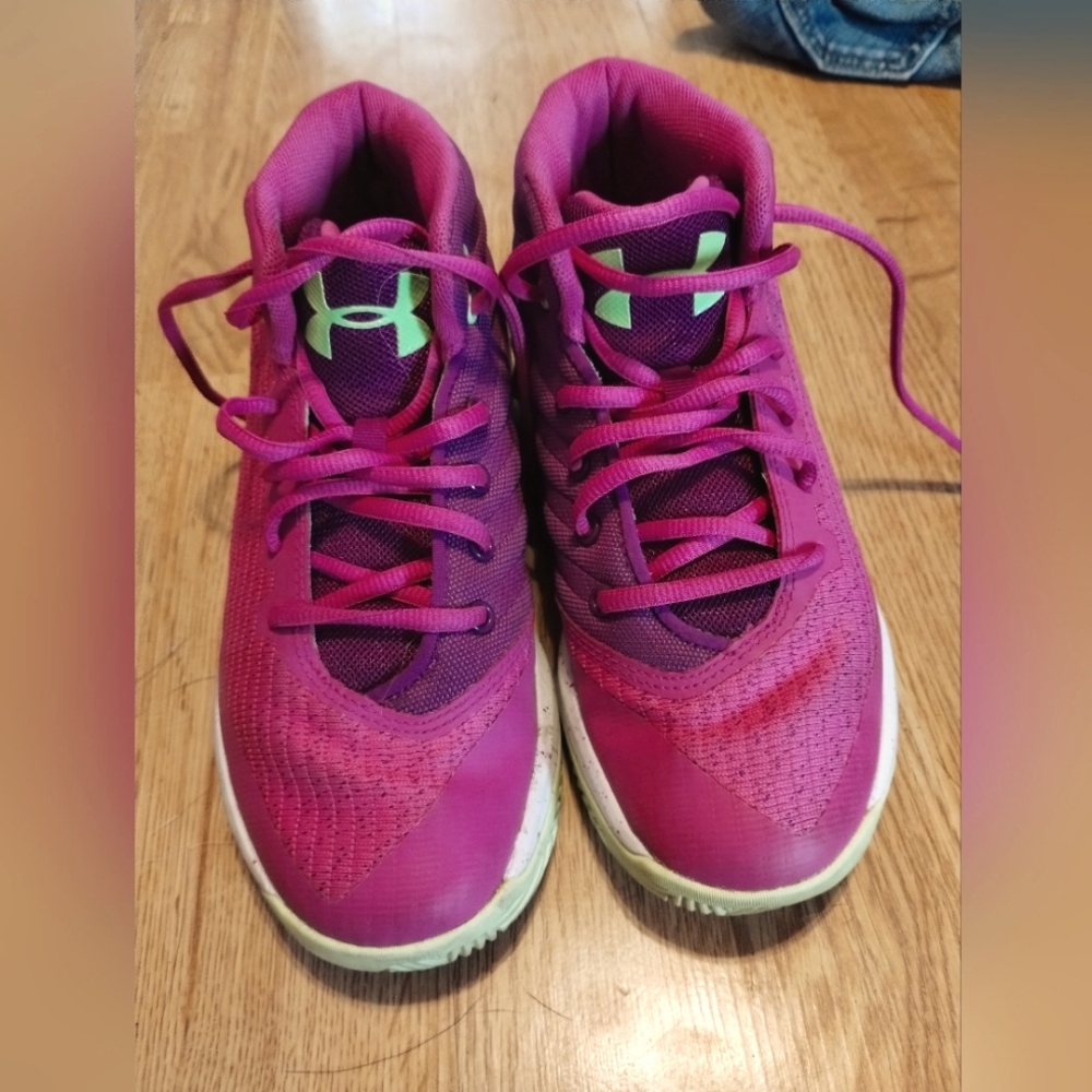 Girls under armour pink Stephen curry basketball shoes